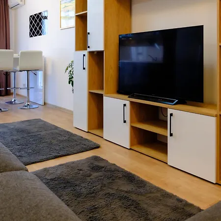 Vivalia V7, Free Private Parking Apartment *